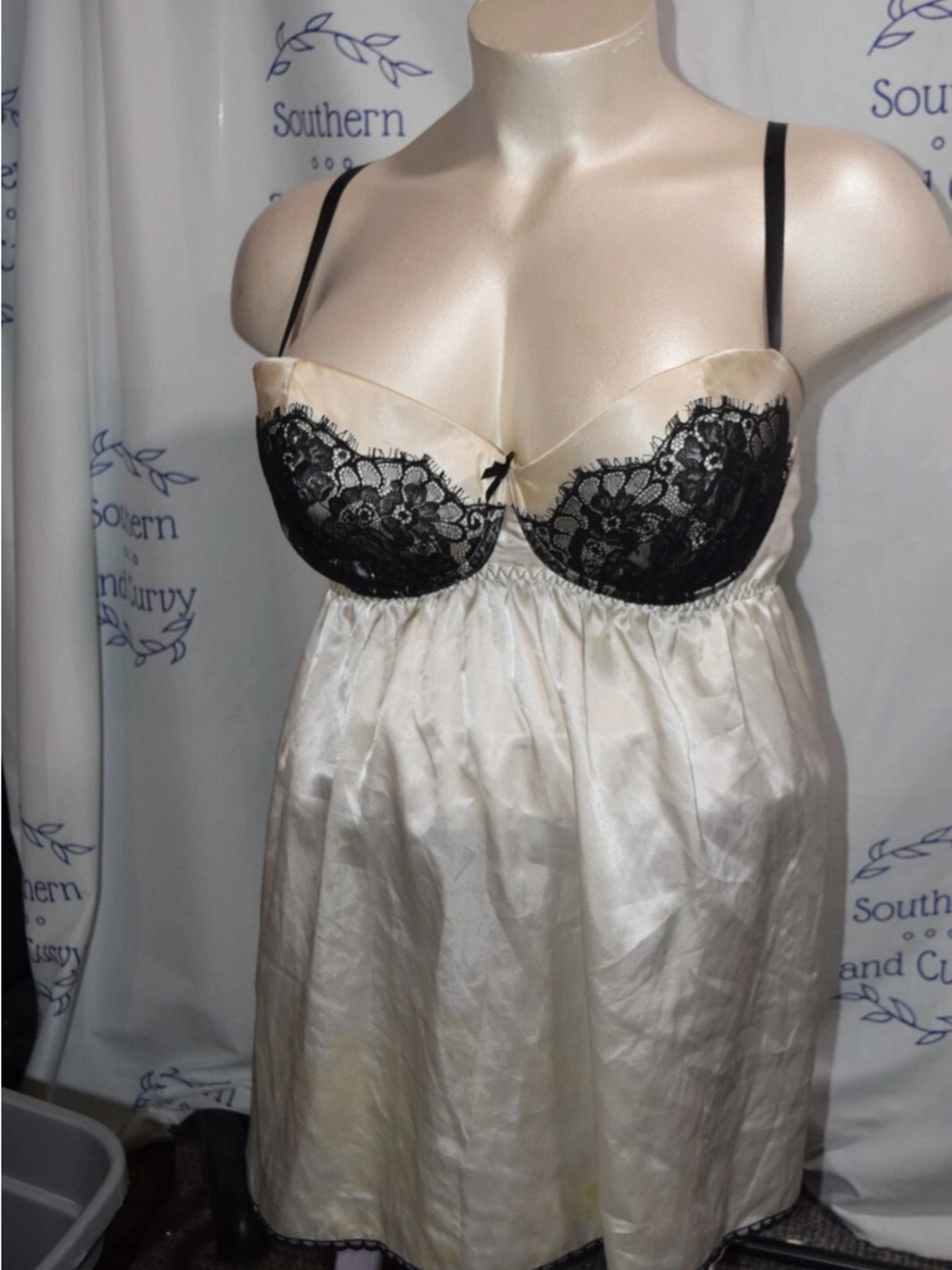 Cacique Cream and Black Lace-Trim Babydoll Chemise